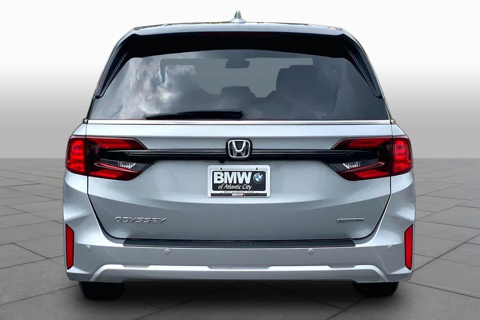 Used 2025 Solar Silver Metallic Honda Touring image 4