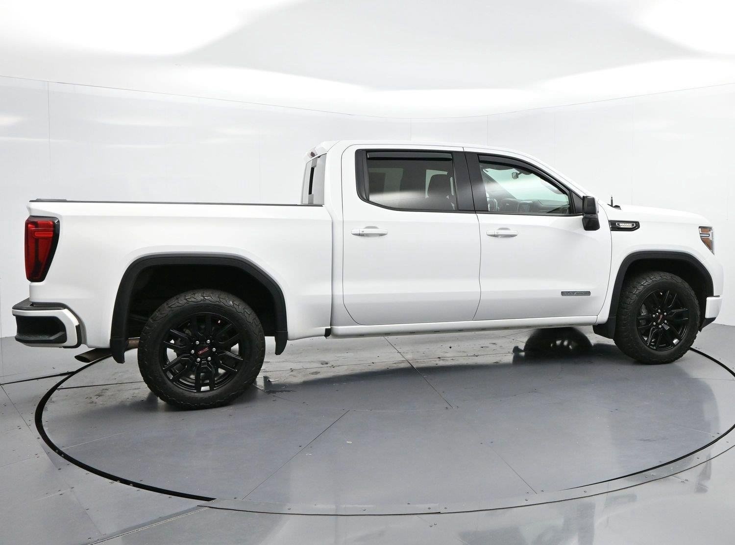 Used 2020 Summit White GMC Elevation image 8