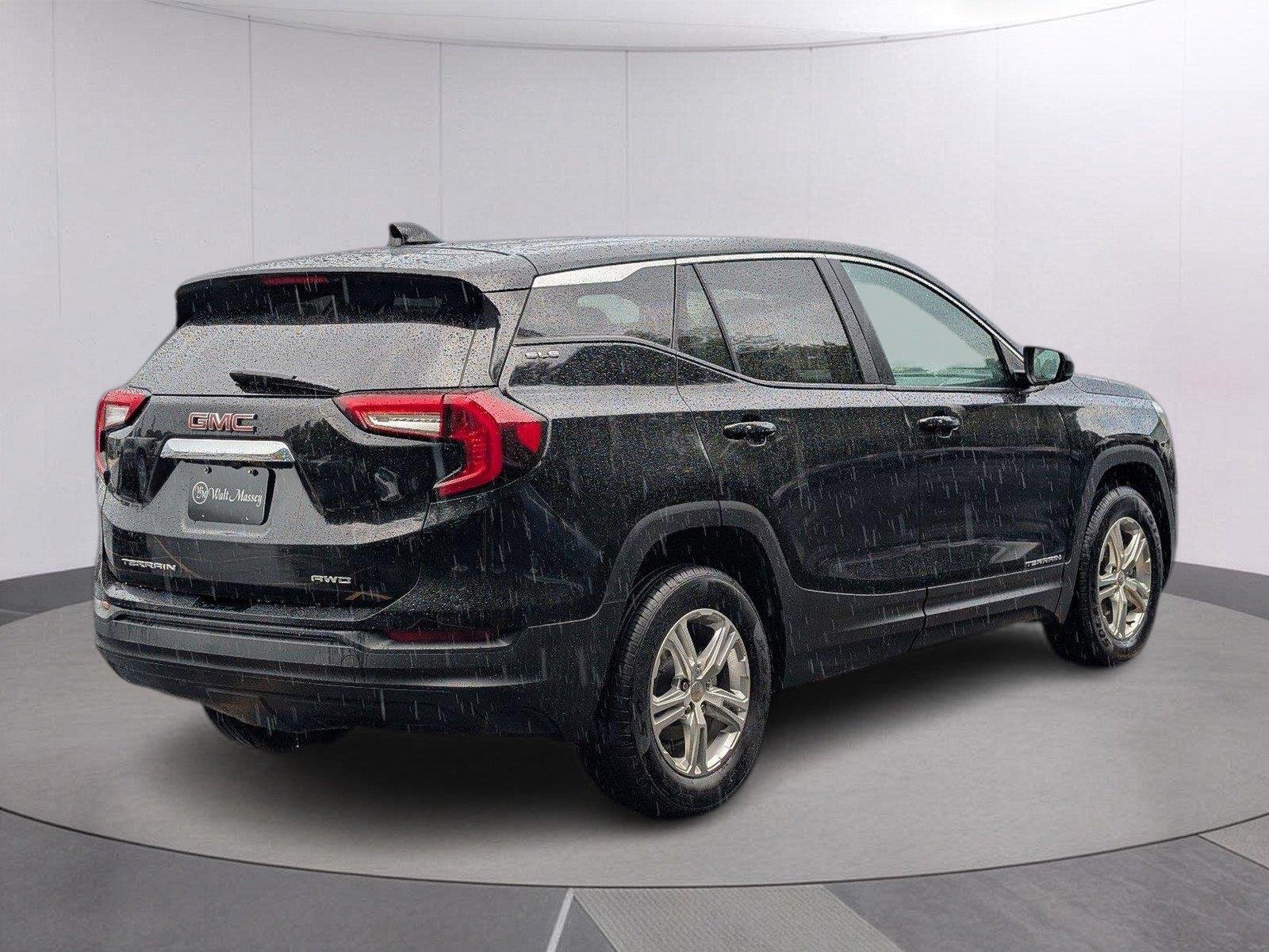 Used 2024 Ebony Twilight Metallic GMC SLE image 5