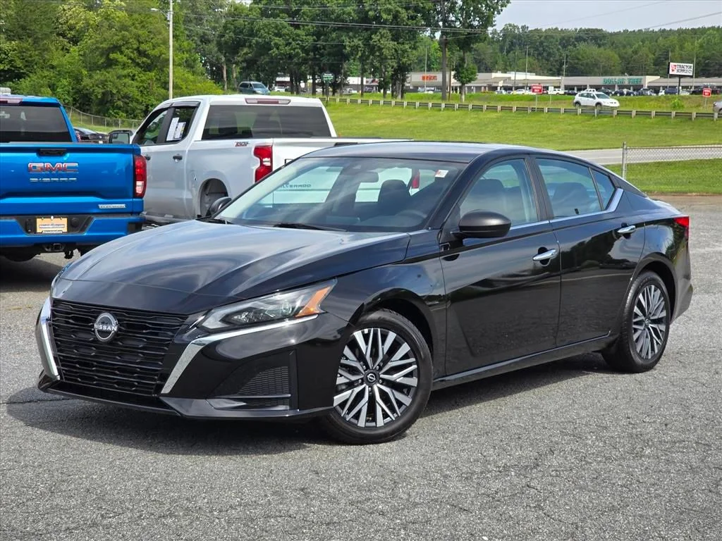 Used 2025 Black Nissan 2.5 SV image 2