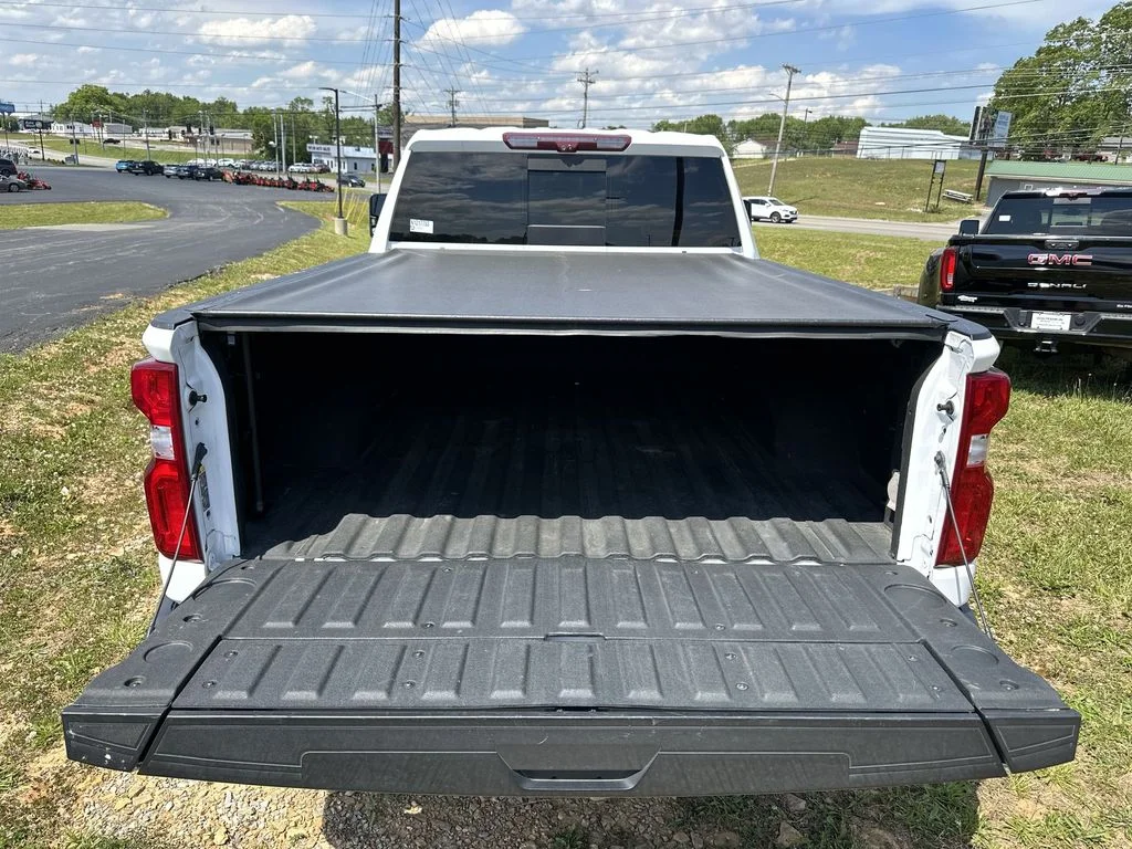 Used 2022 White Chevrolet High Country image 29