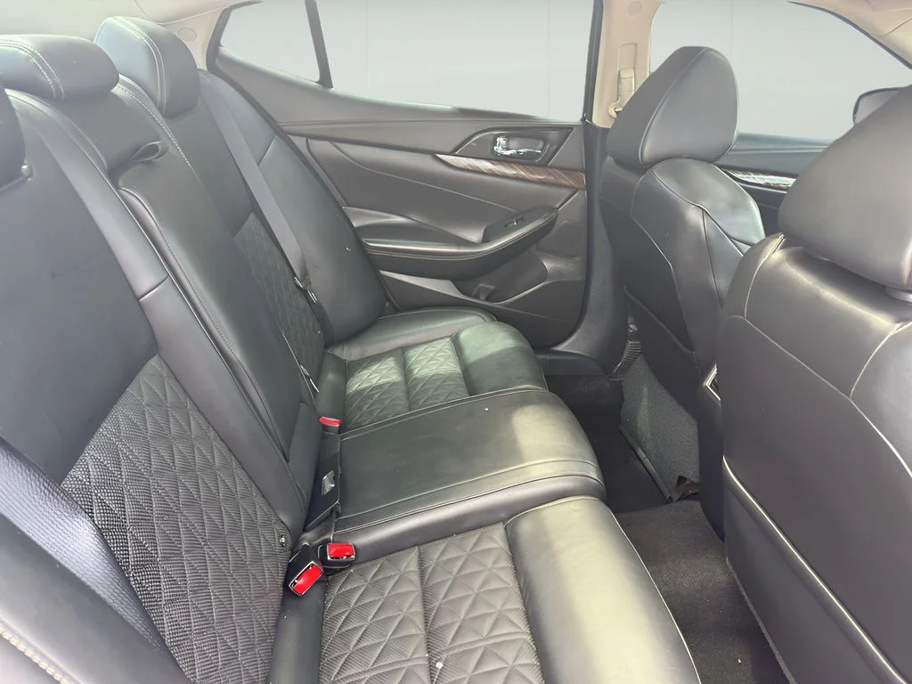 Used 2017 Super Black Nissan Platinum image 17