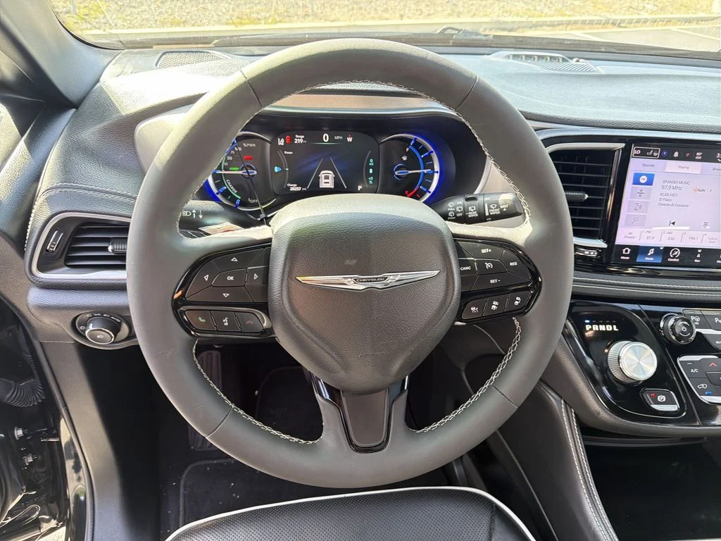 Used 2022 Black Chrysler Limited image 11