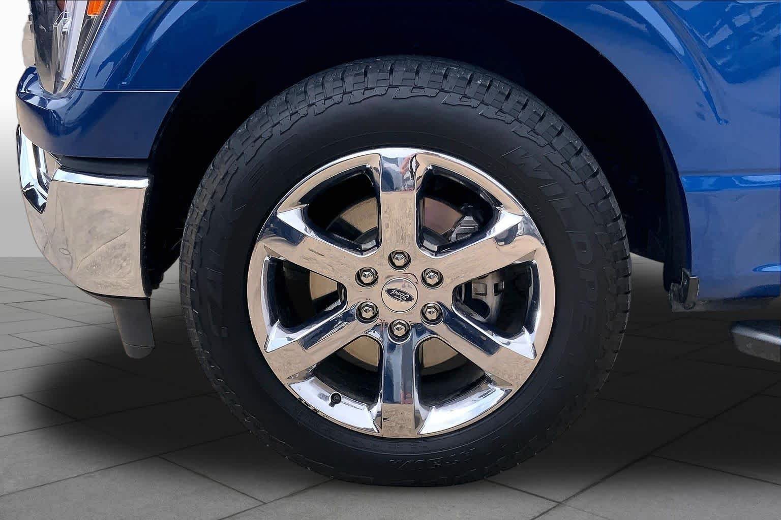 Used 2023 Atlas Blue Ford XLT image 9
