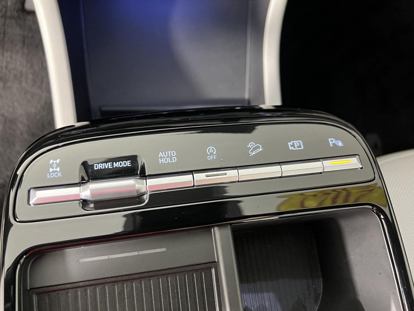 Used 2025 Phantom Black Hyundai Limited image 24