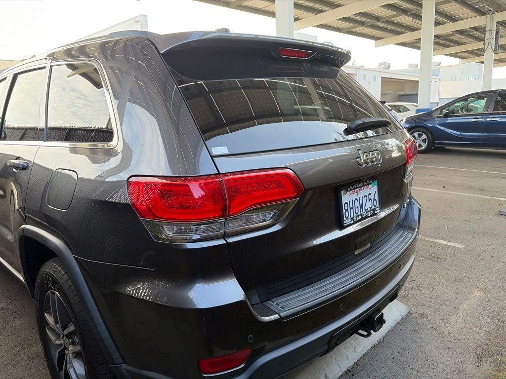 Used 2018 Gray Jeep Laredo E image 17