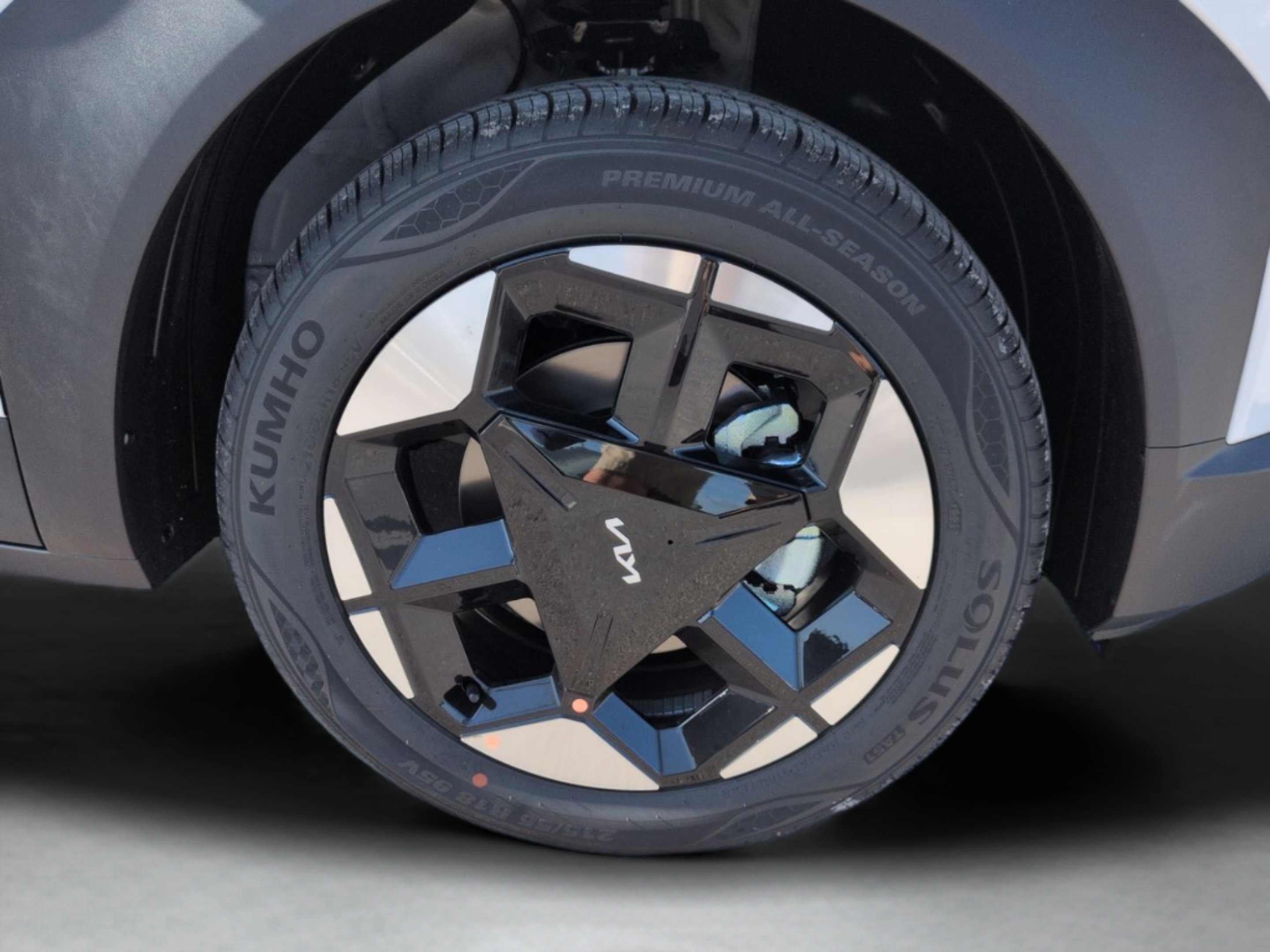 New 2027 Snow White Pearl Kia EX image 38