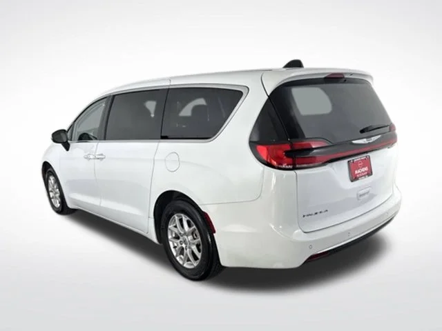 Used 2023 White Chrysler Touring L image 9