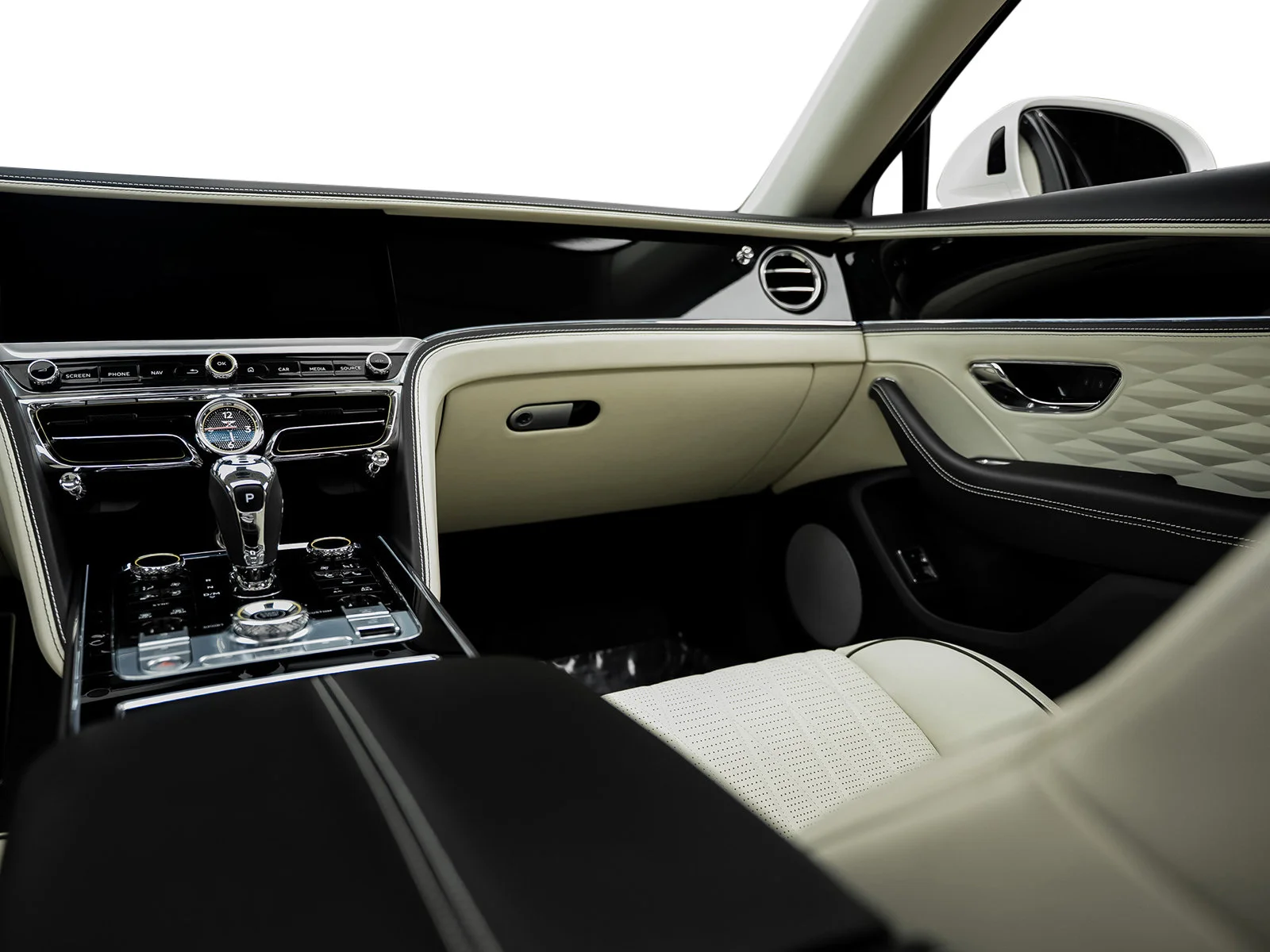 Used 2022 White Bentley  image 40
