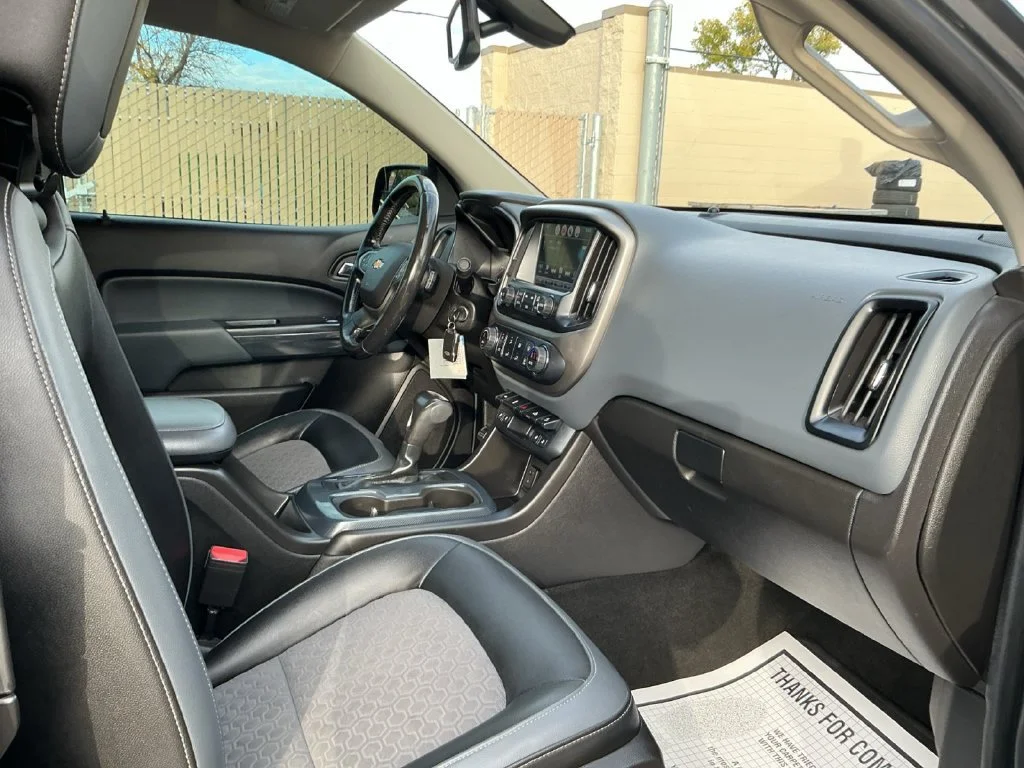 Used 2017 CYBER GRAY METALLIC Chevrolet 4WD Z71 image 31
