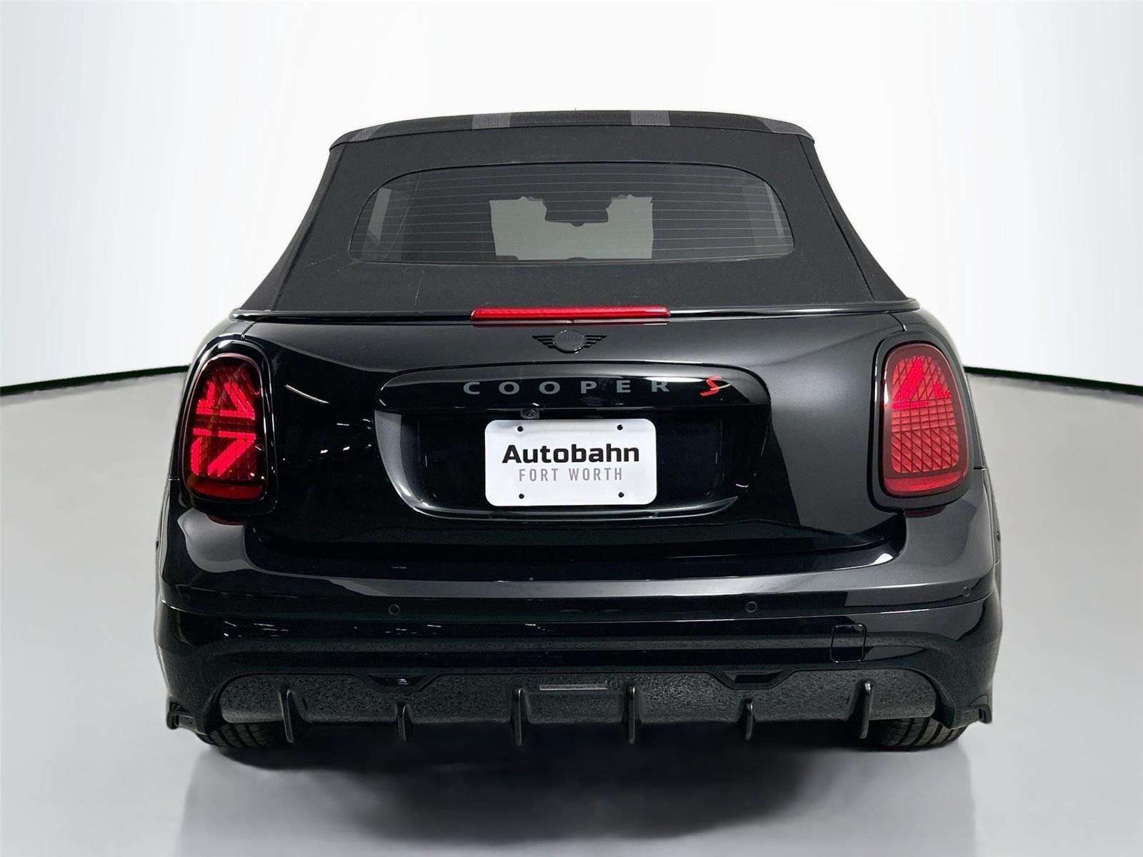 New 2026 Midnight Black II Metallic MINI Iconic image 6