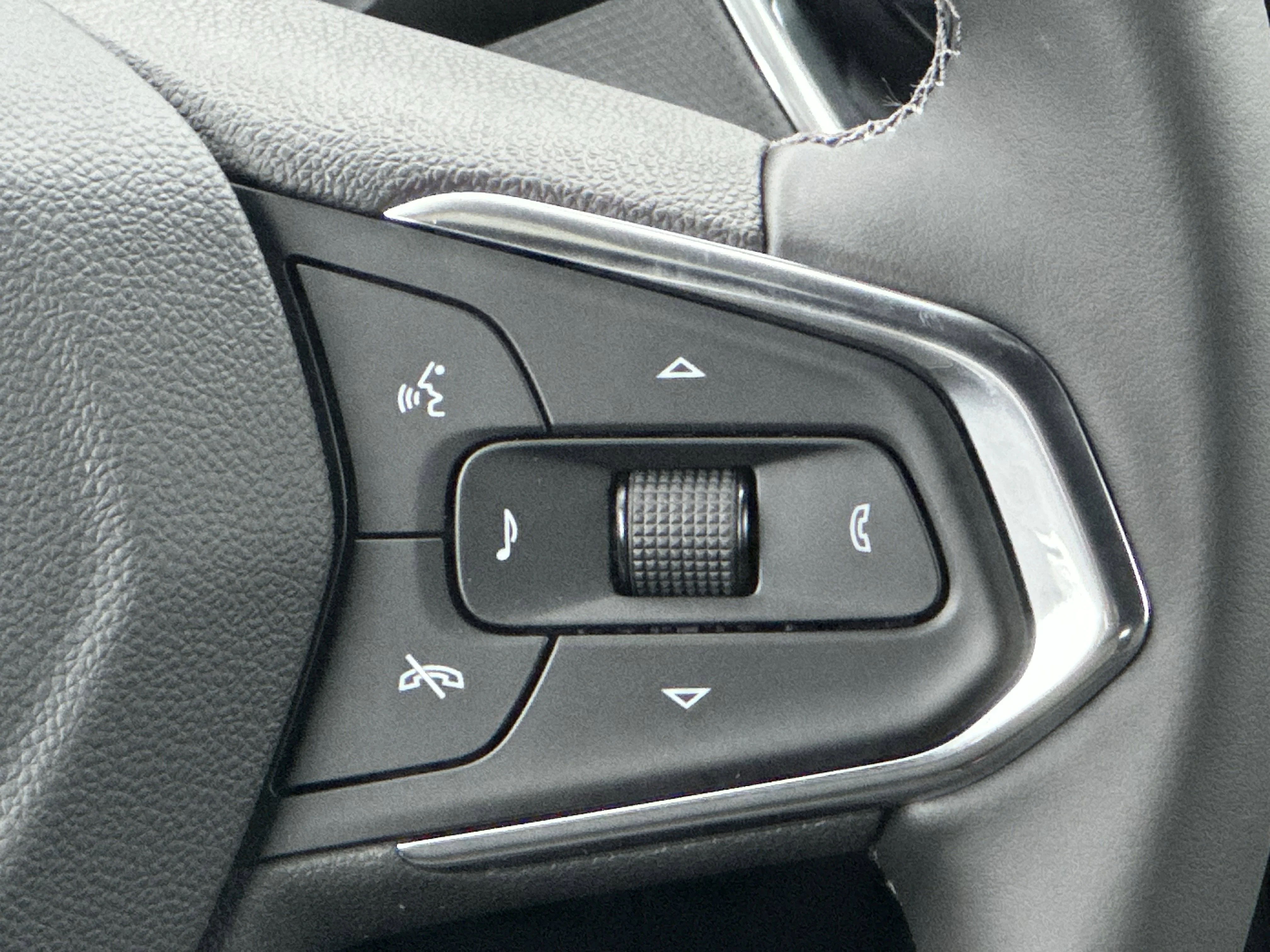 New 2026 Mosaic Black Metallic Chevrolet ACTIV image 13