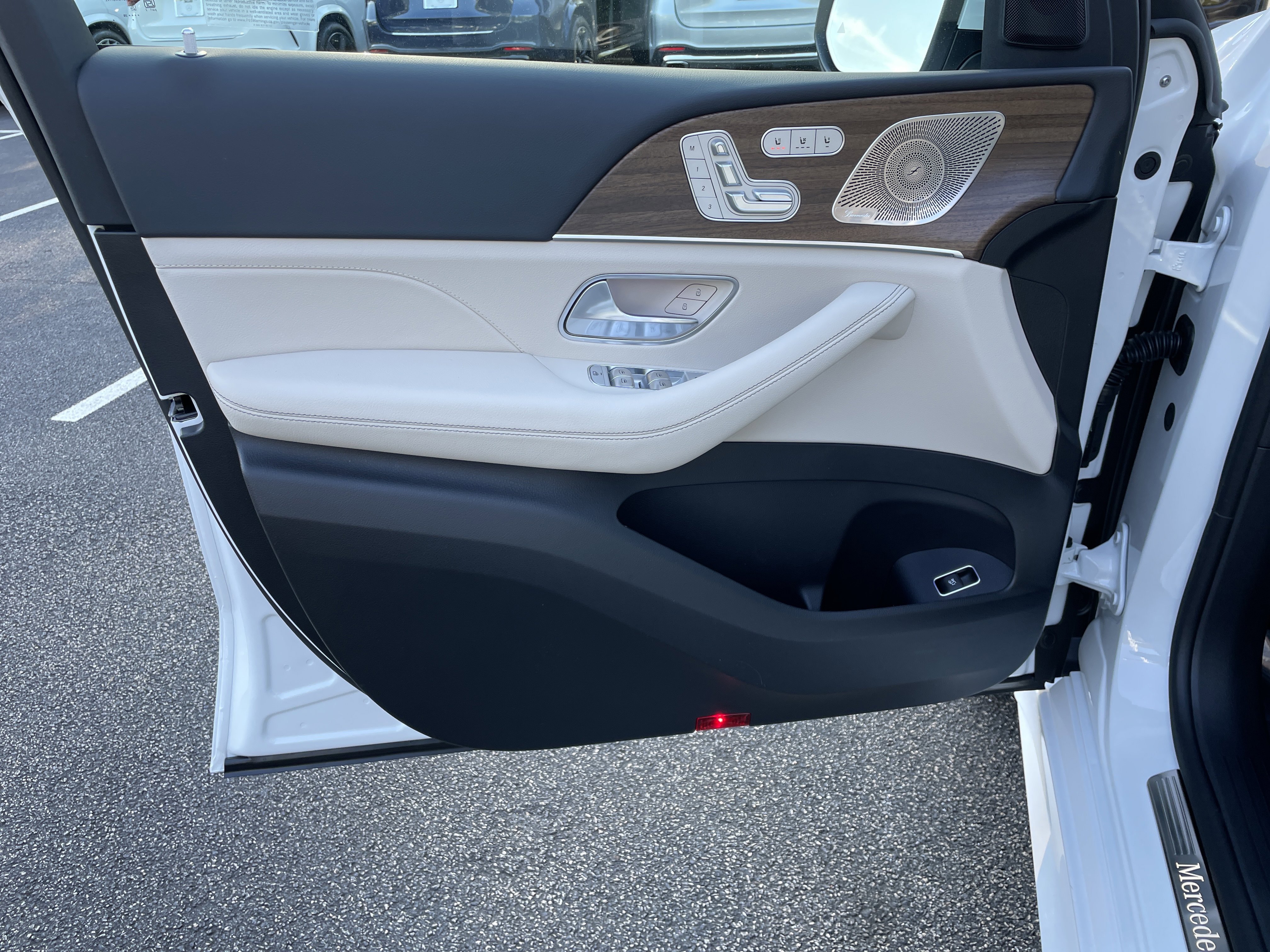 New 2026 MANUFAKTUR Moonlight White Metallic Mercedes-Benz GLE 350 4MATIC® SUV image 16