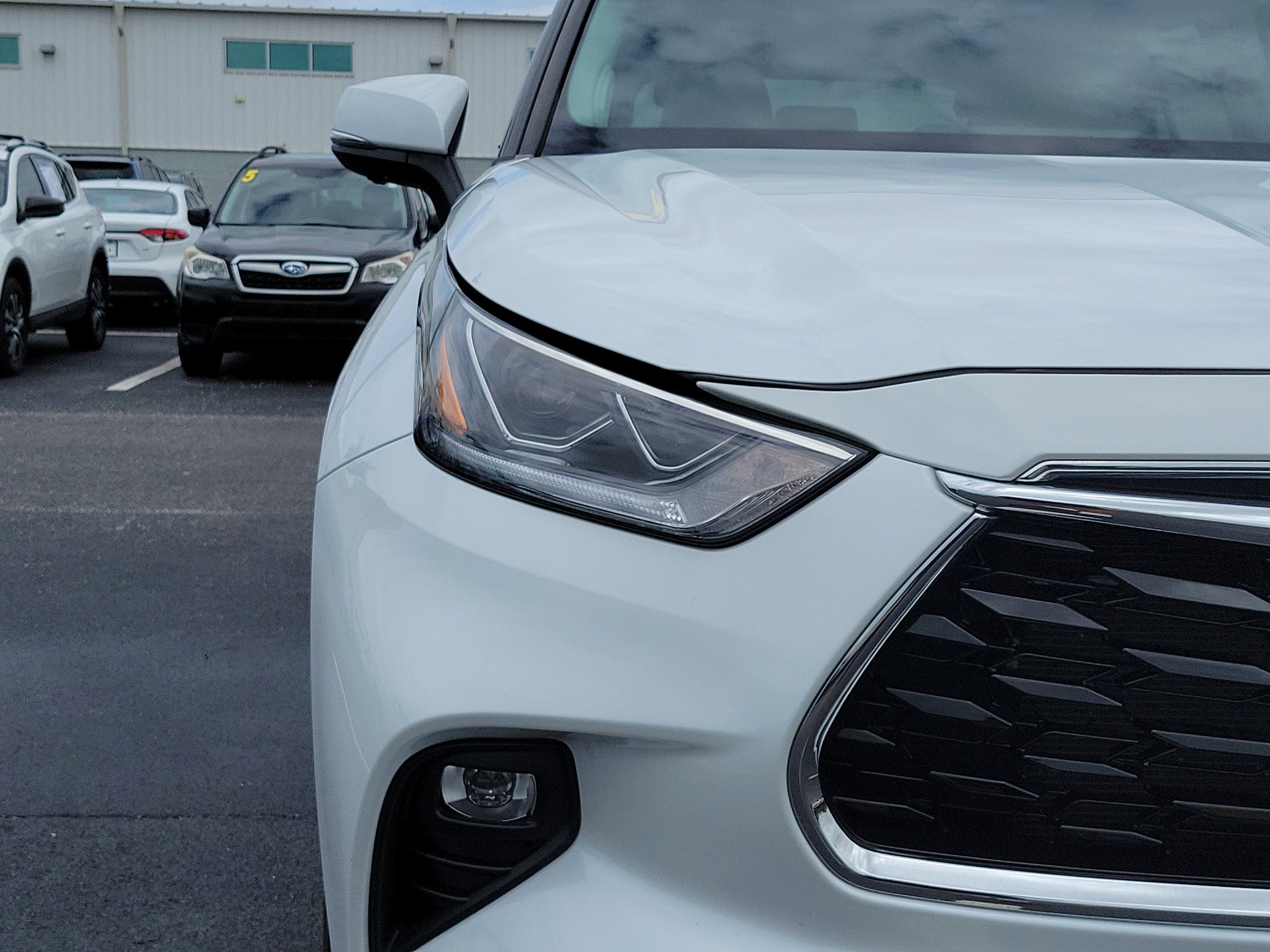 Used 2023 Wind Chill Pearl Toyota0 Limited image 6