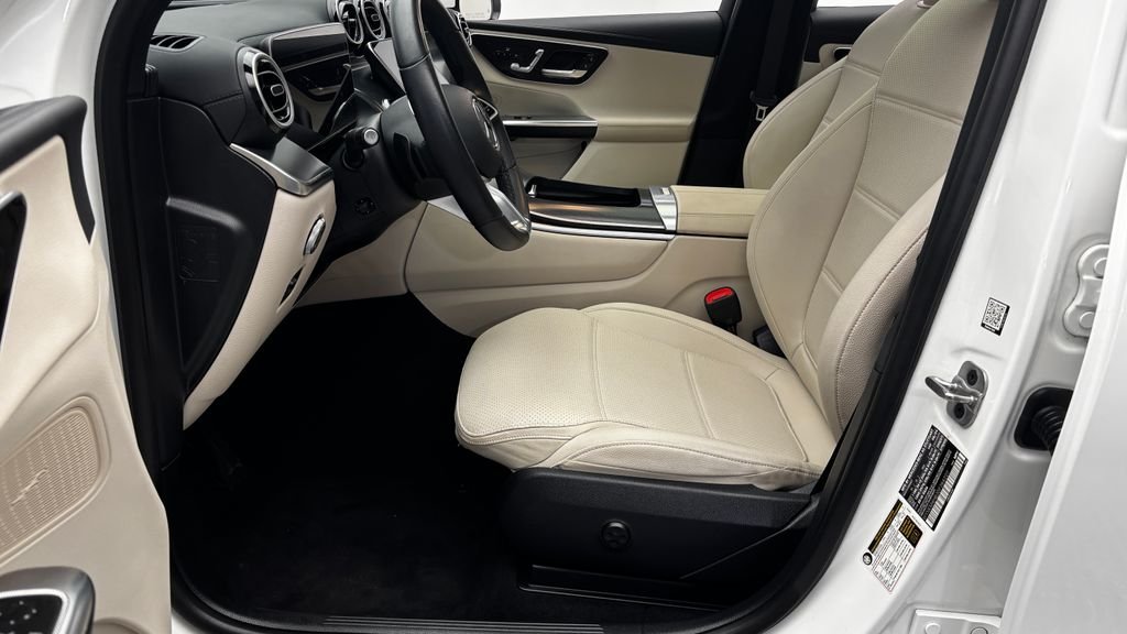 Used 2025 White Mercedes-Benz GLC 300 image 16
