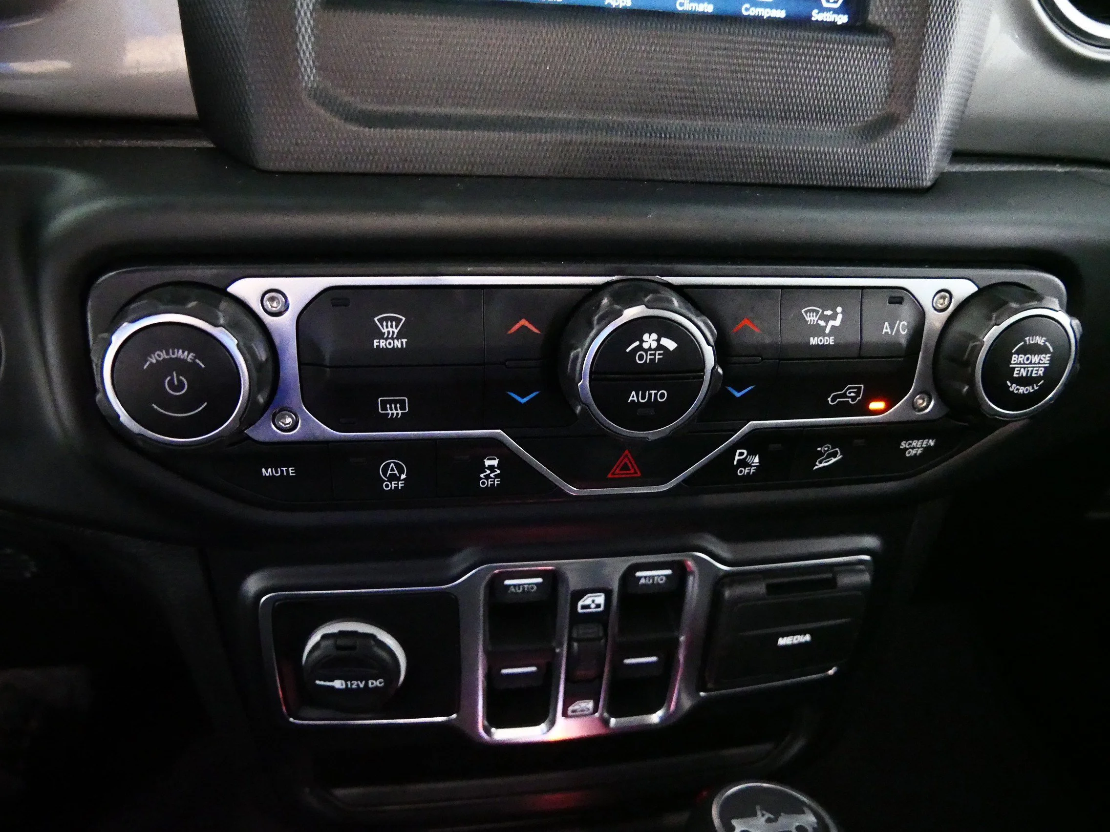 Used 2019 Black Clearcoat Jeep Sahara image 23