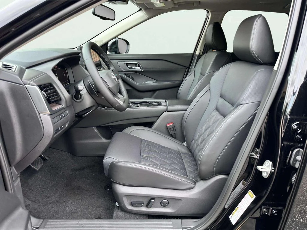 New 2026 Super Black Nissan Platinum image 13