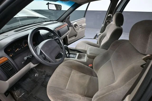 Used 1999 Gray Jeep Laredo image 19