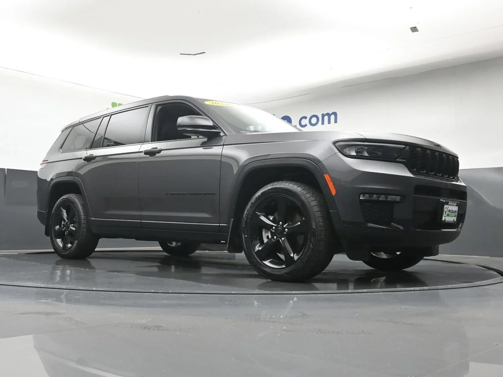 Used 2024 Gray Jeep Limited image 28