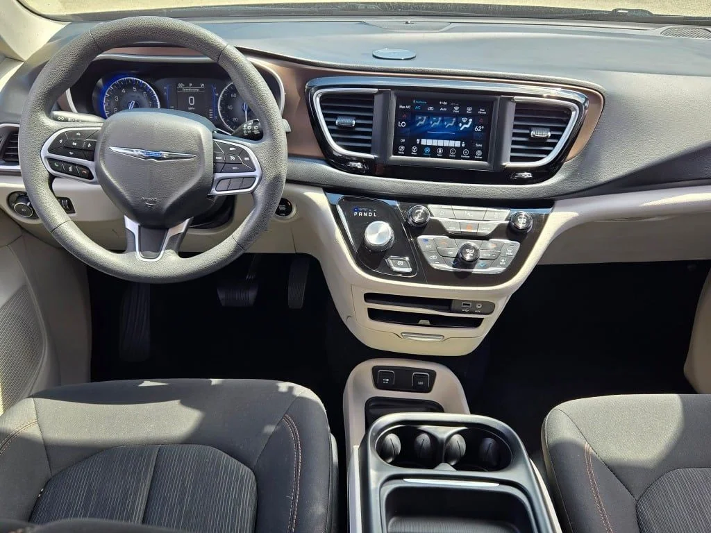 Used 2018 Gray Chrysler Touring Plus image 17