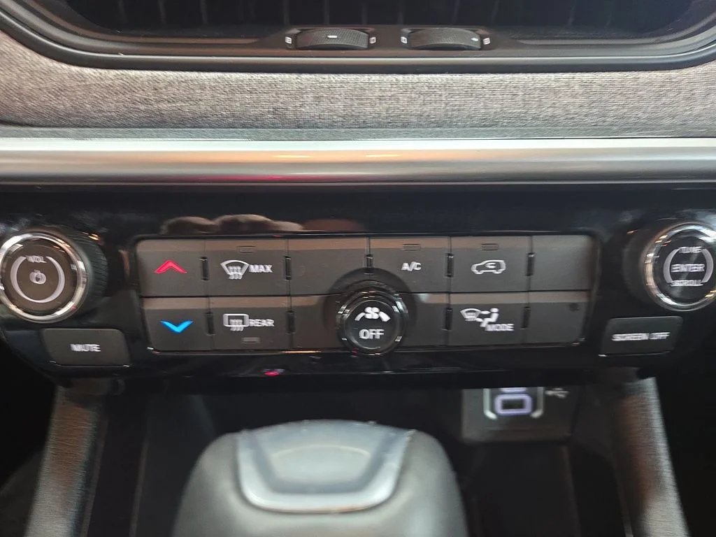 Certified Used 2022 White Jeep Latitude image 16