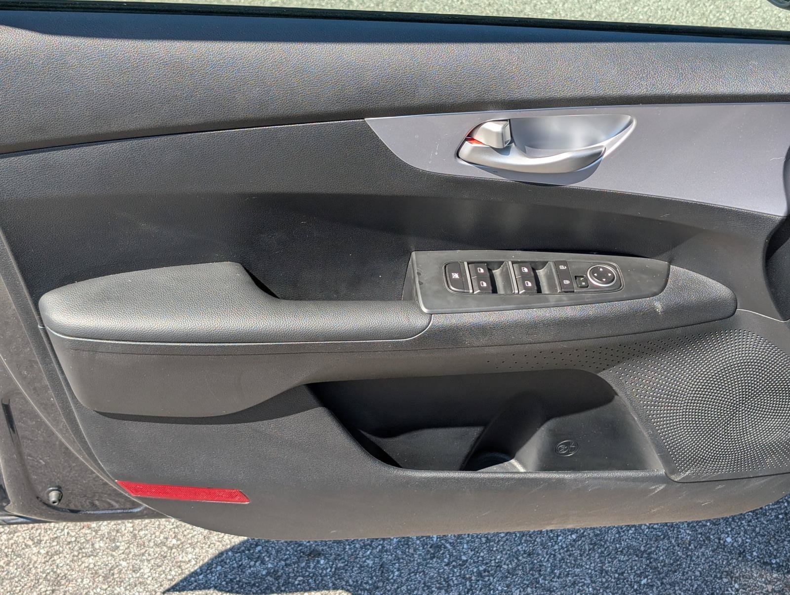 2024 Kia Forte LXS - Photo 11