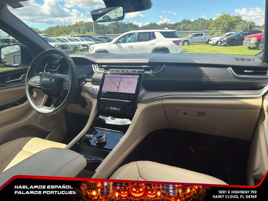 Used 2025 White Jeep Limited 4x4 image 29