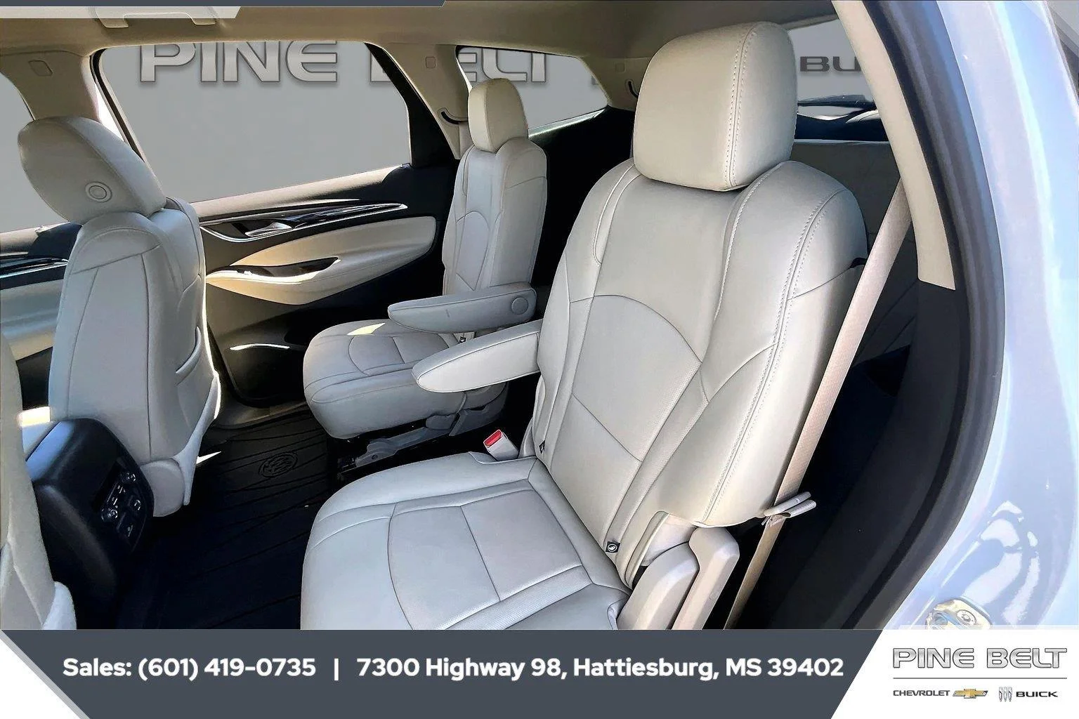 Used 2021 White Frost Tricoat Buick Premium image 19