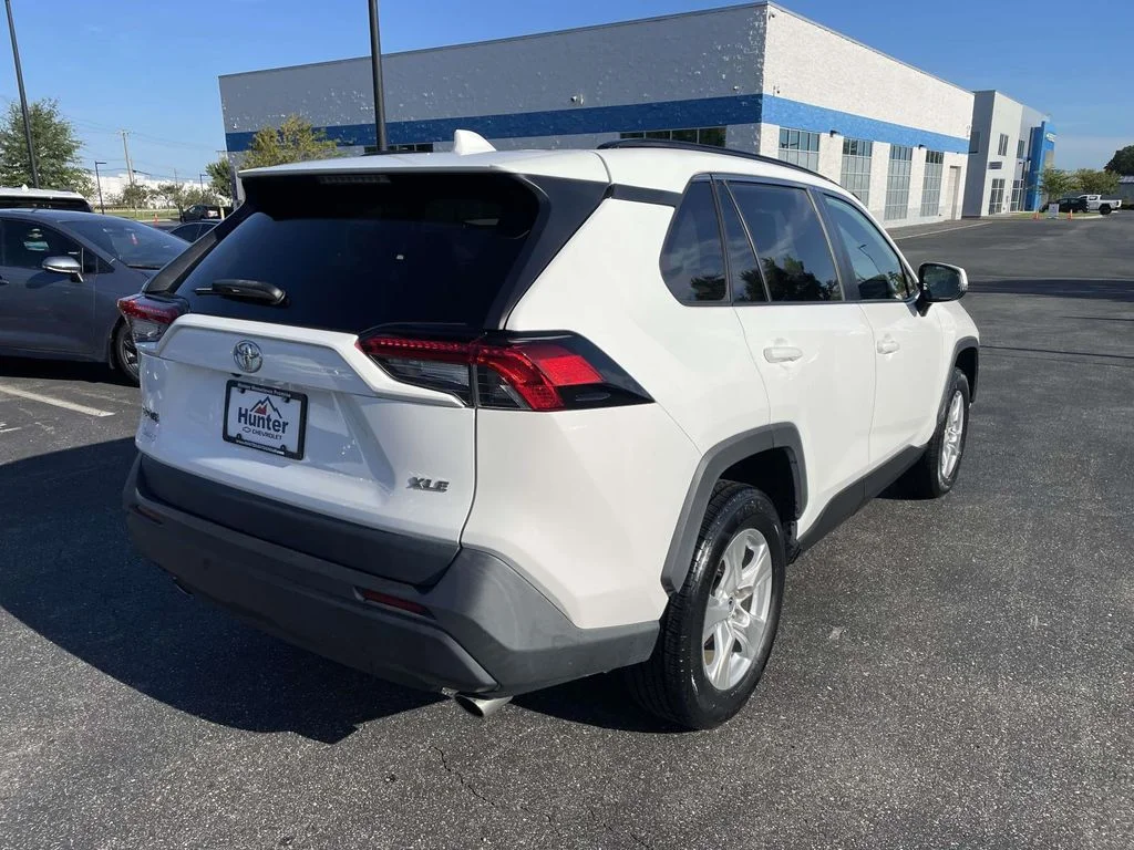 Used 2021  Toyota XLE image 6