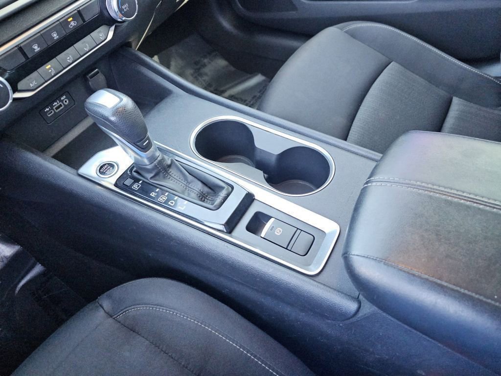 Used 2022 Gun Metallic Nissan 2.5 SV image 32