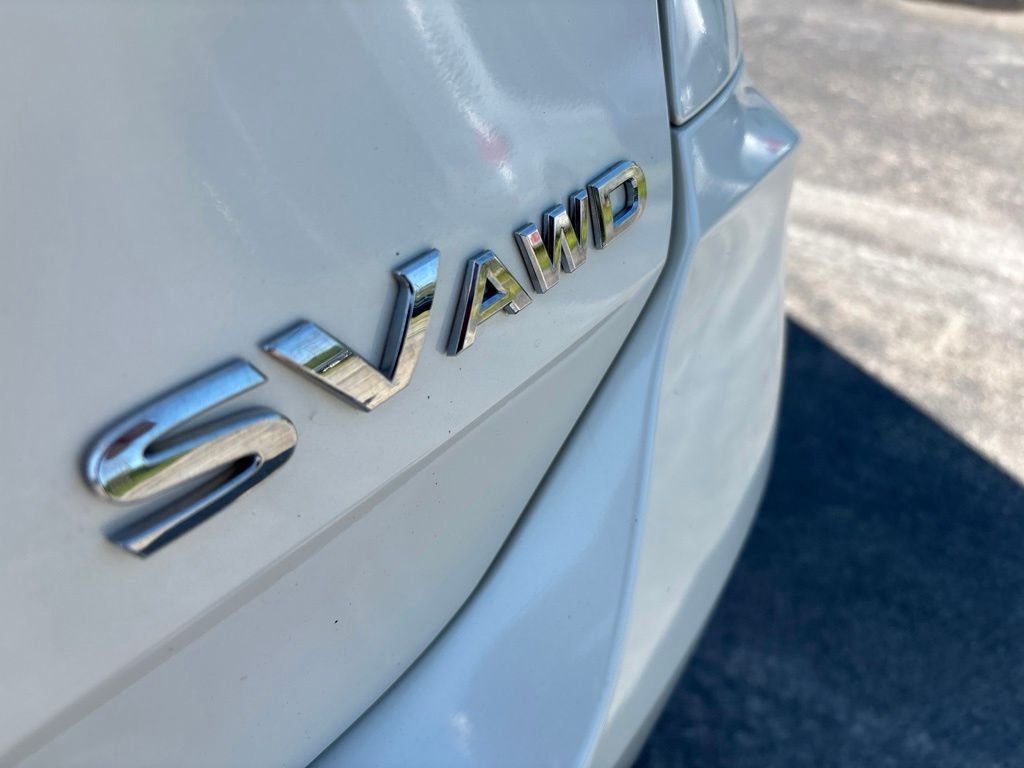 Used 2018 White Nissan SV image 16