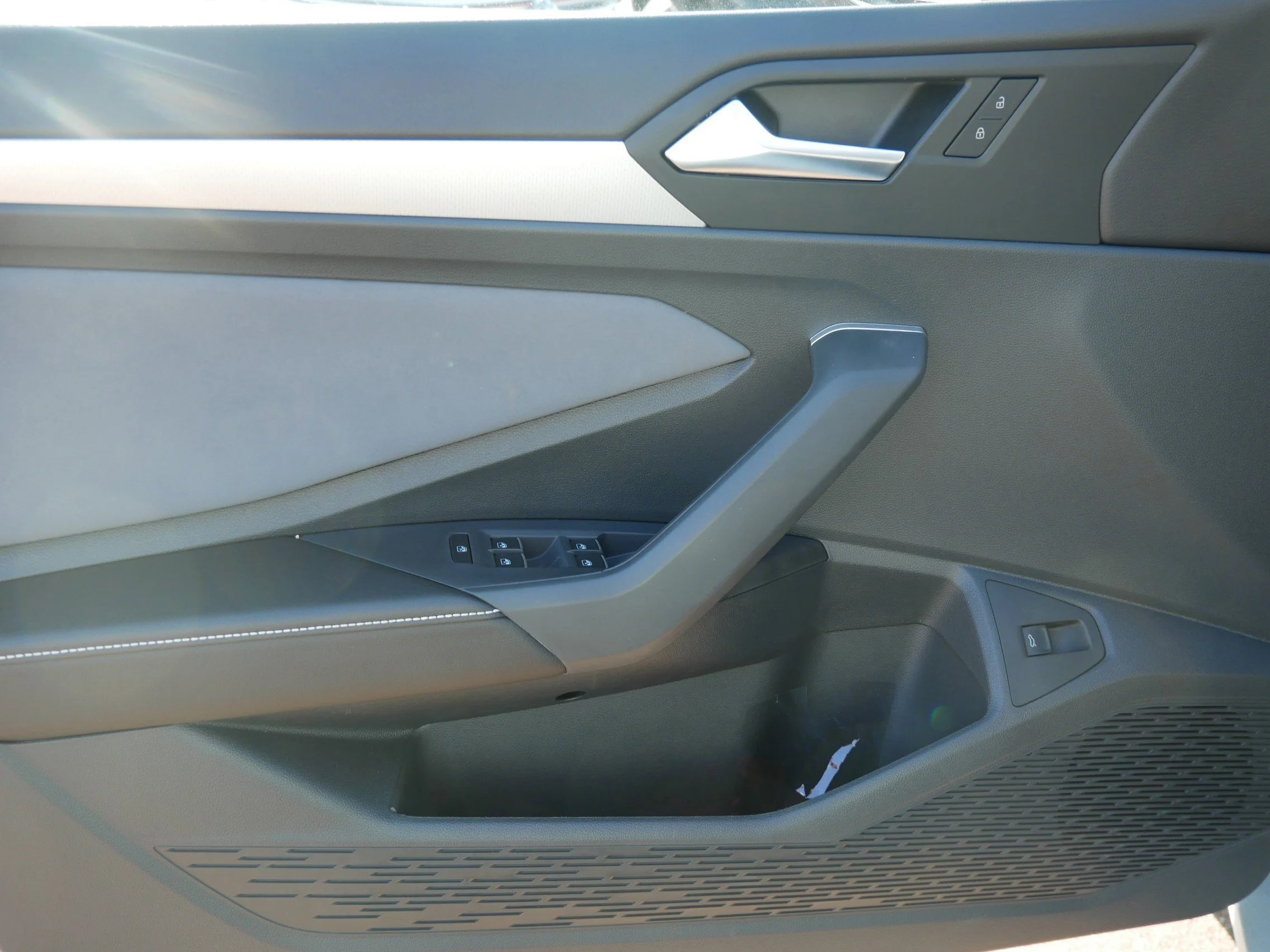 New 2026 Opal White Pearl Volkswagen SE image 5