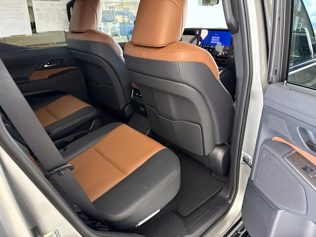 Used 2025 Silver Lexus 550 Luxury+ image 33