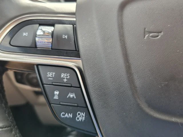 Used 2019 White Lincoln Reserve image 21