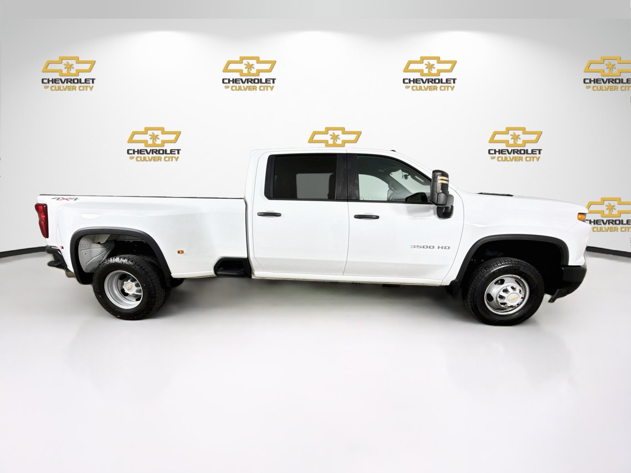 Used 2024 Summit White Chevrolet WT DRW image 9