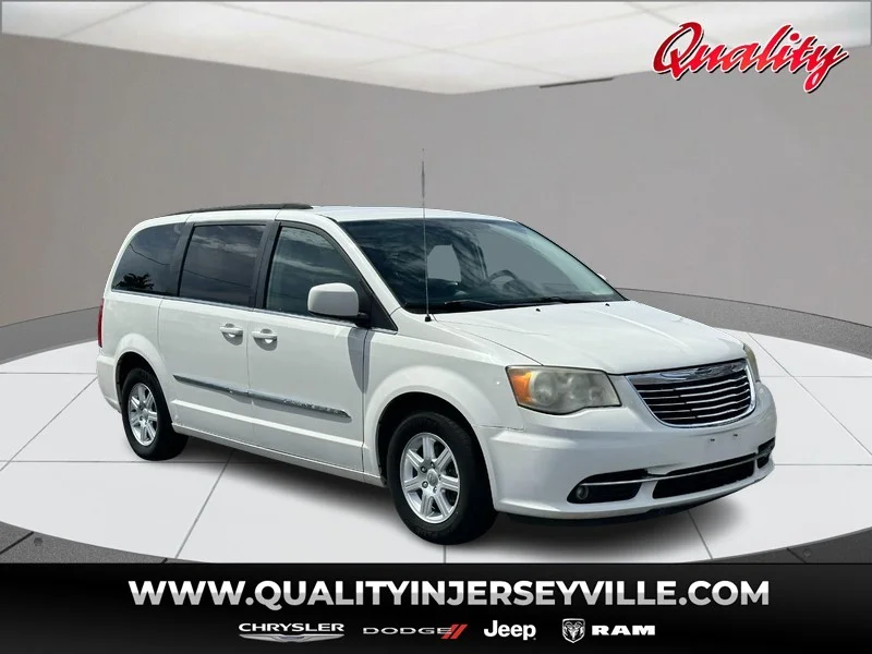 2012 Chrysler Town & Country Touring's photo