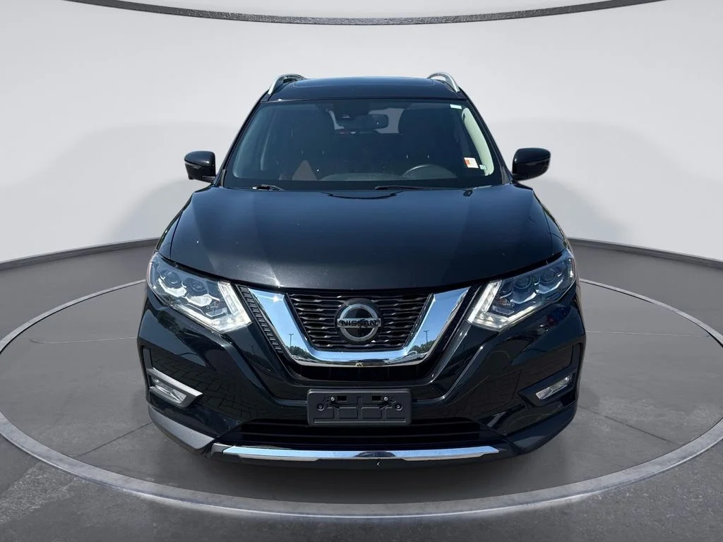 Used 2018 Black Nissan SL image 2