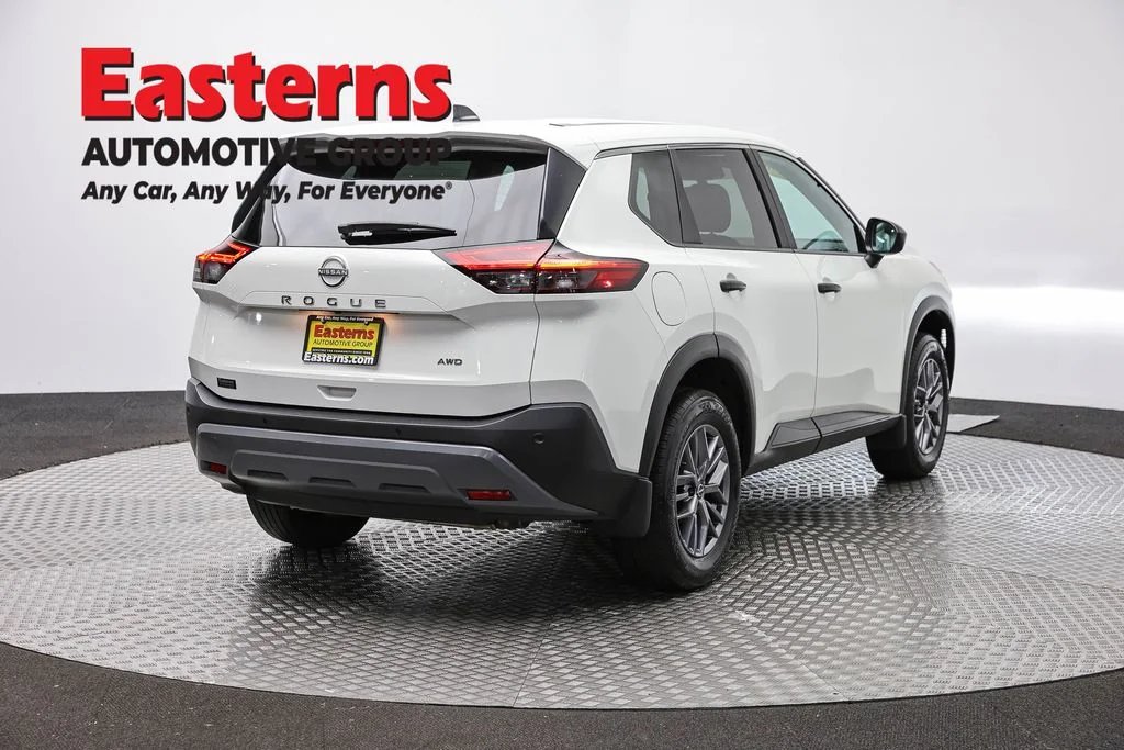 Used 2023 White Nissan S image 5