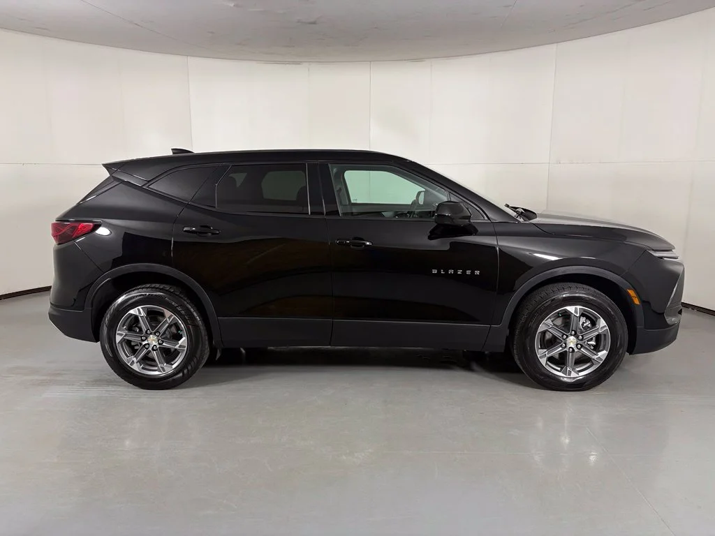 Used 2025 Black Chevrolet LT image 9