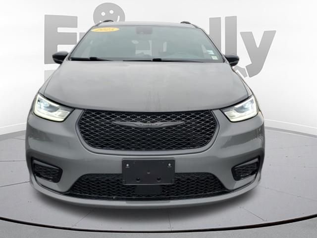 Used 2025 White Chrysler Limited image 8