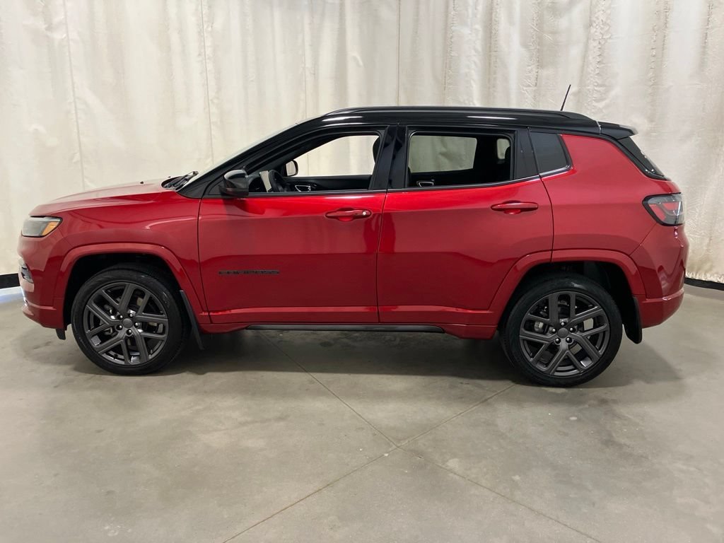 Used 2024 Red Hot Pearlcoat Jeep Limited image 24