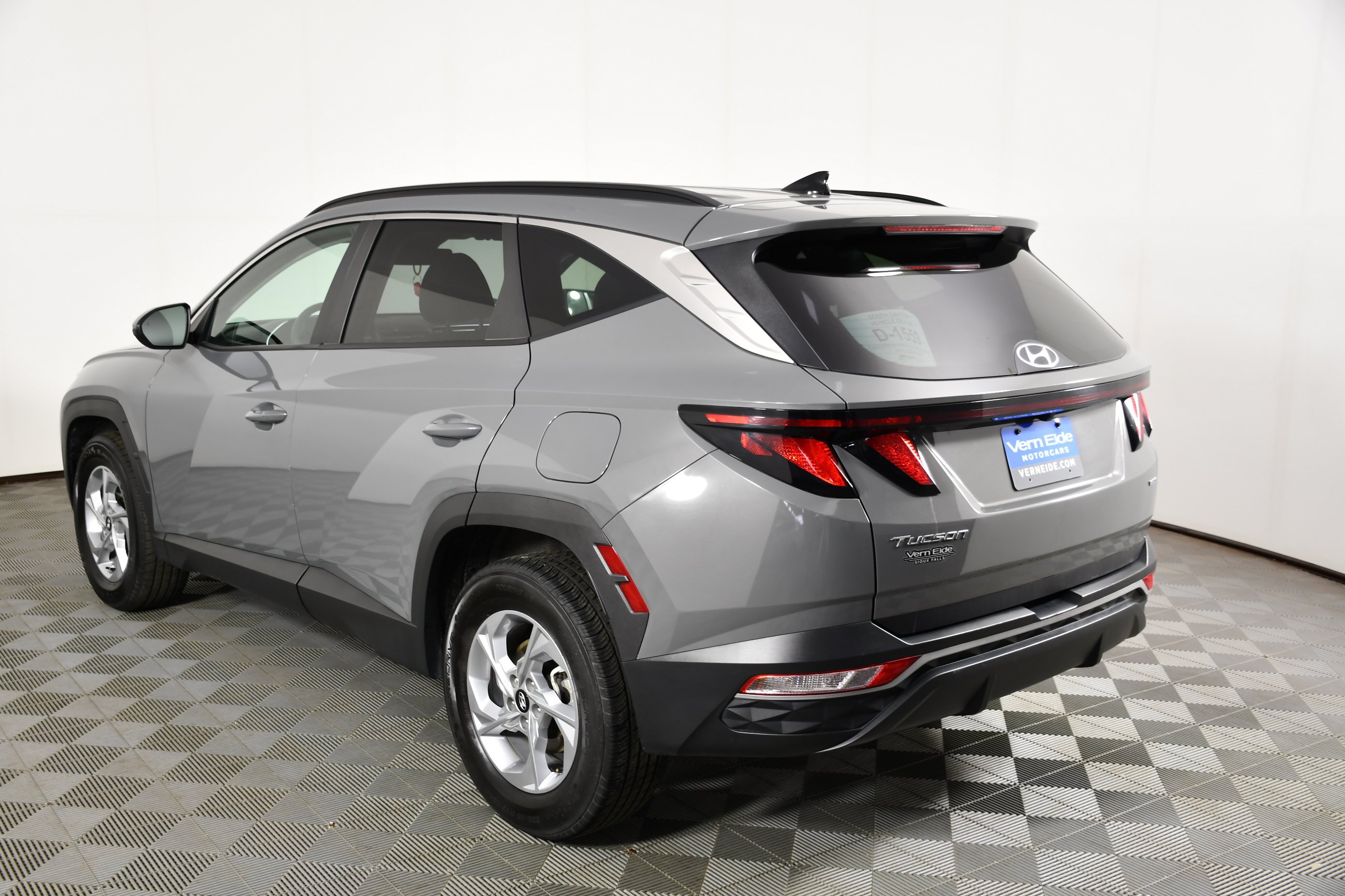 Used 2024 Hampton Gray Hyundai SEL image 7