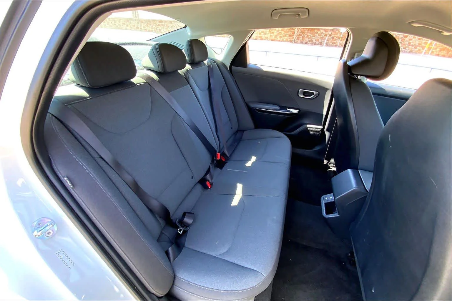 Used 2025 Snow White Pearl Kia LXS image 20