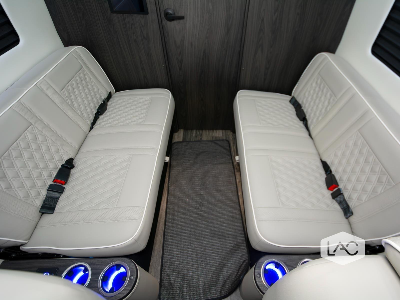 New 2026 Arctic White OGV Luxury Coach AWD (10OBA)10-Pass*ADV Wheel Pkg*PetSafe image 30