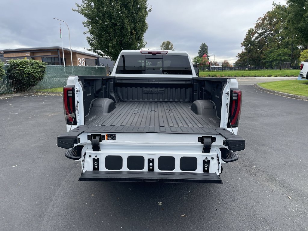 New 2026 Summit White GMC AT4 image 27