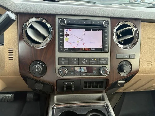 Used 2011  Ford Lariat image 14