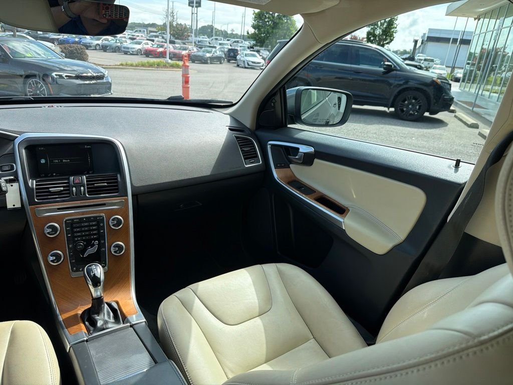 Used 2017 Gray Volvo T5 Inscription image 27