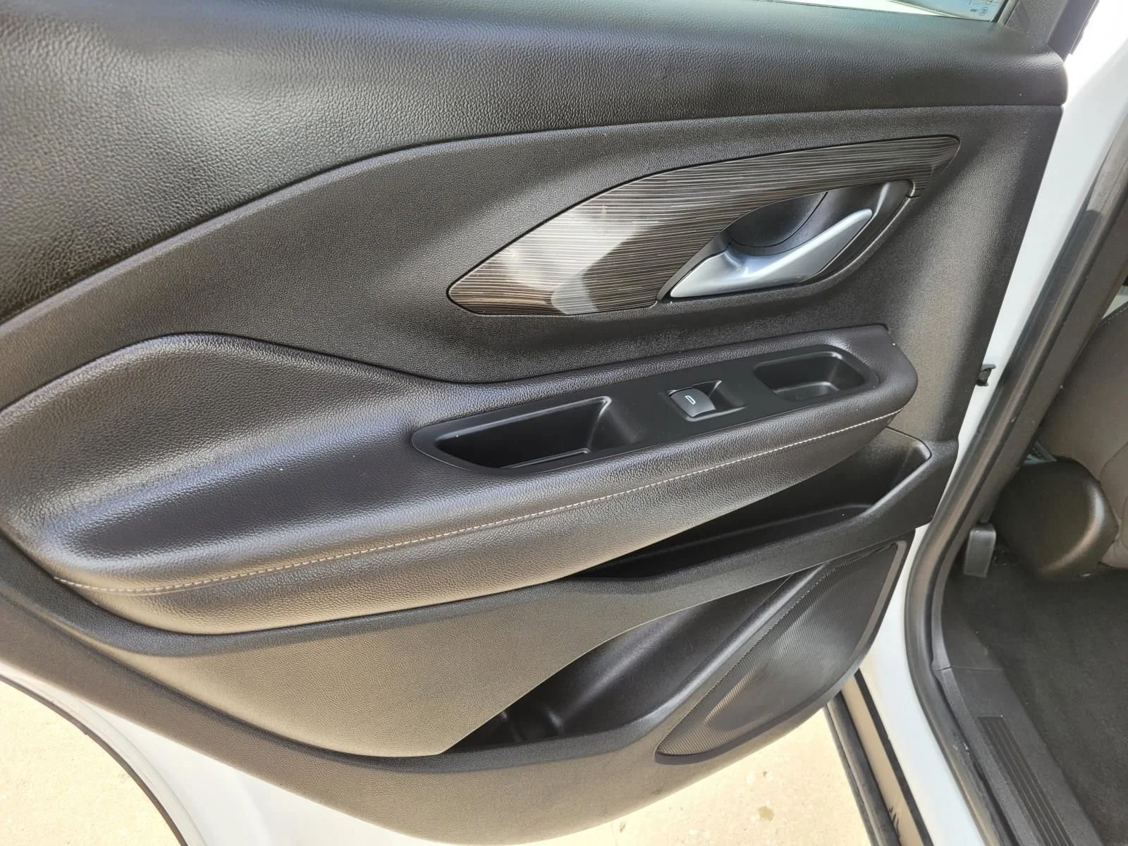 Used 2022 Summit White GMC SLE image 16
