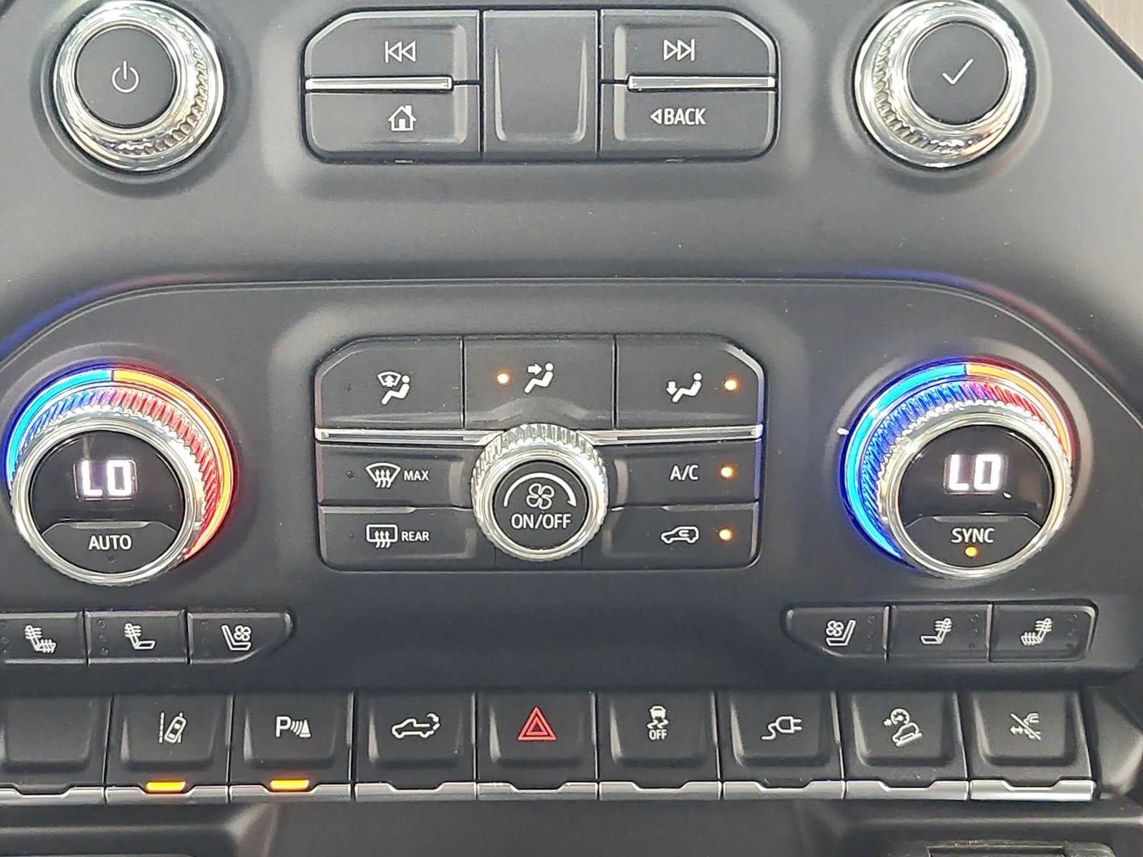 Used 2022 White GMC AT4 image 36