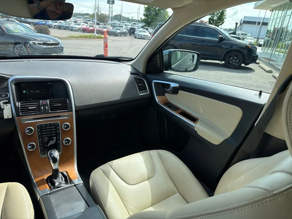Used 2017 Gray Volvo T5 Inscription image 27
